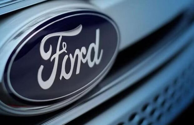 Ford retira 4,4 millones de vehículos por un fallo de software que afecta luces y frenos.