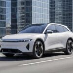 El Gravity de Lucid Motors es un SUV eléctrico grande, rápido y muy tecnológico. Destaca por su espacio interior y aceleración, aunque la autonomía en viajes largos y los costos futuros todavía generan interrogantes para algunos compradores.