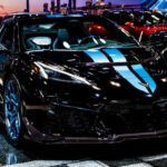 El Chevrolet Corvette se ha convertido en uno de los deportivos estadounidenses con mejor valor de reventa. Estudios de mercado muestran que puede retener alrededor del 61,1 % de su valor después de cinco años. Su combinación de rendimiento, precio relativamente accesible y una base de fanáticos muy fiel mantiene la demanda alta en el mercado de usados.