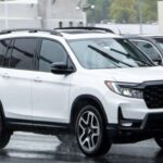 El Honda Passport 2026 obtuvo la puntuación más alta de Consumer Reports con 97 de 100, combinando encuestas predictivas con pruebas en carretera. La satisfacción de los propietarios alcanzó 78/100 y el rendimiento en carretera 82/100. Con un precio de entre $44,950 y $53,850, este SUV de tamaño medio se posiciona como una opción ideal para quienes buscan tranquilidad a largo plazo. Su calificación se centra en la confiabilidad futura más que en problemas pasados, ofreciendo una perspectiva distinta frente a métricas tradicionales como las de J.D. Power.