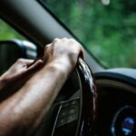 Asientos y volante muy desgastados: un indicio de uso intenso