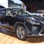 El RX de Lexus combina lujo con fiabilidad mecánica sobresaliente. Comparte tecnología probada con Toyota, lo que reduce fallas costosas, y muchos propietarios destacan su funcionamiento estable incluso con alto kilometraje.