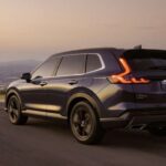 El Honda CR-V mantiene la reputación de Honda por motores resistentes y duraderos. Su motor turboalimentado de 1.5 litros ha demostrado ser confiable, y la atención de la marca a la prevención del óxido asegura que la carrocería dure mucho tiempo. Práctico, eficiente y discreto, el CR-V ofrece una experiencia de conducción confiable que tranquiliza a cualquier propietario preocupado por el mantenimiento a largo plazo.