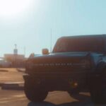 Ford ha logrado que el Bronco sea un vehículo que no pasa desapercibido. Con un diseño atrevido y renovado, combina el espíritu todoterreno con tecnologías modernas de asistencia y conectividad. Los expertos señalan que, además de su atractivo visual, el Bronco ofrece capacidad off-road sobresaliente y materiales de alta calidad en el interior, lo que lo hace competitivo frente a SUV de lujo más costosos. Este modelo refleja la tendencia de mezclar rendimiento y estilo sin comprometer la seguridad.