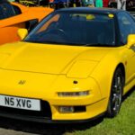 El NSX redefinió el concepto de superdeportivo en los años 90. Con desarrollo influenciado por Ayrton Senna, combinó rendimiento con fiabilidad. Hoy es una pieza clave del JDM y sus precios no dejan de crecer.