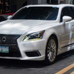 El Lexus LS 460 es uno de los sedanes de lujo más respetados cuando se habla de confiabilidad. Los modelos producidos entre 2007 y 2017 destacan por su durabilidad y su conducción extremadamente suave. Su motor V8 de 4.6 litros ofrece potencia silenciosa y una experiencia de manejo refinada.

Además, la calidad de fabricación característica de Lexus ayuda a que este modelo tenga menos problemas mecánicos que muchos de sus rivales europeos. Por eso sigue siendo una de las opciones más seguras dentro del mercado de autos de lujo usados.