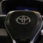 El Toyota Grand Highlander entra como uno de los tres modelos nuevos en el top 10 de CR, destacando por su amplitud interior y manejo cómodo gracias a las 18 pulgadas. Su opción híbrida de 245 hp logra una media de 35 mpg y mantiene la promesa de eficiencia en un SUV de tres filas. CR lo señala como una opción sólida para familias que buscan capacidad y fiabilidad sin sacrificar espacio. Grand Highlander