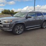 El Toyota 4Runner es uno de los todoterreno más duraderos de la historia. Su quinta generación mantuvo prácticamente el mismo diseño durante más de una década, una señal clara de que la fórmula de Toyota funciona. Con ventas que crecieron desde unas 40.000 unidades hasta cerca de 90.000 al año en Estados Unidos, este SUV demuestra que la fiabilidad y la robustez siguen siendo argumentos decisivos para los compradores.