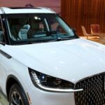 El Lincoln Aviator usado promedia $42,495, un 8,5% menos que el año anterior. Con un índice de fiabilidad de 7,7/10, este SUV combina espacio, confort y longevidad, alcanzando un promedio de 111,489 millas de vida útil, lo que lo convierte en una opción segura y elegante para familias y viajeros frecuentes.