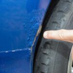 El óxido no es solo estético, puede ser estructural. La presencia de óxido puede indicar que también hay corrosión en zonas ocultas como el chasis. Antes de continuar con la compra, un mecánico debe evaluar el daño y calcular el coste de reparación. En muchos casos, la mejor decisión es marcharse del trato.