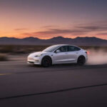 Cuando pisás el acelerador a fondo es cuando el Model 3 Performance realmente muestra de lo que es capaz. El empuje llega de inmediato y la fuerza se siente desde el primer segundo.

El torque instantáneo típico de los autos eléctricos hace que la aceleración se sienta extremadamente rápida. Todo ocurre de forma suave pero muy intensa.

Los dos motores eléctricos trabajan juntos para entregar potencia de forma continua, lo que crea una experiencia de aceleración muy emocionante.