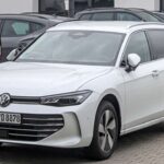 Espacio y suavidad al volante. El Volkswagen Passat, especialmente los modelos 2016-2019, ha recibido elogios por su desempeño sólido y confiable. Los propietarios valoran su interior espacioso, confort en viajes largos y opciones de seguridad avanzadas, convirtiéndolo en un sedán práctico con toque de elegancia que sorprende a quienes esperaban problemas mecánicos frecuentes.