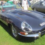 Considerado uno de los autos más bellos jamás creados, combina elegancia con performance real. Su seis cilindros en línea y su comportamiento equilibrado hacen que manejarlo siga siendo algo especial.