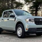 La Ford Maverick redefinió el concepto de pick-up accesible con 37 mpg EPA. Ofrece versatilidad de camioneta con consumo cercano al de un sedán compacto.