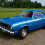 Equipado con el conocido motor 340 V8, ofrece gran rendimiento y bajo peso, lo que lo convierte en un clásico divertido de conducir.