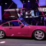 La generación 964 del Porsche 911 introdujo grandes cambios técnicos, con aproximadamente el 85 % de sus componentes nuevos. La suspensión pasó a utilizar resortes helicoidales en lugar de barras de torsión, pero el motor flat-six continuó siendo la base del modelo, generalmente con 3.6 litros de cilindrada.