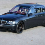 Las críticas fueron duras incluso desde dentro de la industria. Lutz calificó el diseño actual como “atroz”, cuestionando directamente la dirección tomada por la marca.

BMW apostó todo a una estrategia… y el mercado la obligó a corregir.