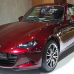 El Mazda MX-5 Miata demuestra que un auto deportivo también puede ser confiable. Su diseño simple y mecánica directa reducen fallos y costos. Con mantenimiento básico, este modelo puede durar décadas, ofreciendo una experiencia de conducción única.