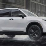El Honda CR-V Hybrid sigue siendo una apuesta segura por su equilibrio entre espacio, comodidad y fiabilidad. Su sistema híbrido duradero y su diseño práctico lo hacen ideal para el día a día, una combinación que ha mantenido al CR-V entre los favoritos del segmento durante años.