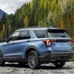 El Ford Explorer 2025, con un MSRP de $40,050, ha acumulado 15 recalls registrados por la NHTSA, afectando motor, transmisión, sistema de frenos y controles de seguridad. Los consumidores también han denunciado fallos en sistemas eléctricos y asistencia de colisión frontal, haciendo de este SUV una opción cuestionable para quienes priorizan fiabilidad y seguridad.