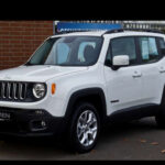 El Jeep Renegade, pese a su imagen robusta, presenta múltiples problemas mecánicos y electrónicos. Basado en la plataforma del Fiat 500, no cumple con las expectativas de durabilidad de la marca. Además, el coste y la disponibilidad de piezas complican aún más su mantenimiento.