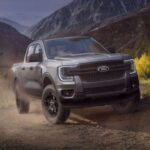 El Ford Ranger se ha ganado un lugar especial gracias a su tamaño compacto, capacidad de remolque y resistencia sorprendente. Ideal para quienes no necesitan un pickup de tamaño completo, este modelo combina económicos costos de operación con durabilidad, siendo perfecto tanto para la ciudad como para rutas todoterreno. Su base de fanáticos fieles sigue creciendo con cada generación.