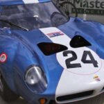 Un icono menos conocido, pero fundamental en la historia. Fue la base conceptual del Ford GT40. Su rareza y relevancia histórica lo han convertido en una pieza extremadamente valiosa para coleccionistas.
