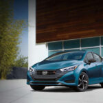 El Nissan Versa demuestra que la eficiencia no tiene que ser cara. Este sedán subcompacto logra 35 mpg combinados, con 32 mpg en ciudad y 40 mpg en carretera.

Con un motor 1.6 litros de cuatro cilindros y transmisión CVT, también mantiene uno de los precios iniciales más bajos del mercado, mientras ofrece un rango aproximado de 378 millas.