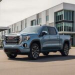 La Sierra EV de GMC traslada la pick-up grande al mundo eléctrico manteniendo potencia y capacidad de trabajo. Sin embargo, los tiempos de carga aún influyen en su adopción para uso laboral intensivo.