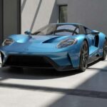 A diferencia de Mustangs previos centrados exclusivamente en coupé y convertible, la variante de cuatro puertas ampliaría el espectro hacia un perfil más familiar o ejecutivo. Esto marcaría un giro estratégico comparable a lo que la marca hizo al expandir el nombre Mustang hacia el SUV eléctrico.