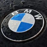 El BMW X5 cierra la quinteta como uno de los mejores SUV de lujo, con un rendimiento sólido tanto en versión de gasolina como híbrida y una autonomía eléctrica destacada (39 millas en modo EV). CR lo elogia por su interior trabajado y sus asientos de apoyo, consolidando su estatus como referencia en lujo y fiabilidad. A pesar de un precio más elevado, su propuesta ofrece una relación valor‑precio que muchos compradores de gama alta valoran a largo plazo. X5