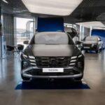 El Tucson destaca por incluir tecnología de seguridad avanzada en todas sus versiones. Con cinco estrellas en NHTSA y Top Safety Pick+, ofrece tranquilidad total a un precio razonable. Su enfoque práctico y confortable lo hace ideal para uso diario.