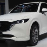 El Mazda CX-5 combina estilo, rendimiento y simplicidad. Es uno de los SUVs más equilibrados del mercado, con un enfoque en durabilidad y bajo mantenimiento. Es perfectamente posible comprarlo hoy y seguir utilizándolo dentro de 10 o 15 años sin problemas.
