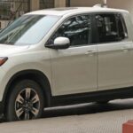 El Honda Ridgeline combina la conducción de un coche con la utilidad de una camioneta. Con un 25,8% de probabilidad de alcanzar 200.000 millas, destaca por el motor K-series y su transmisión suave, reconocidos en modelos como Civic y Accord. Los propietarios valoran su interior de calidad y la fiabilidad legendaria de Honda aplicada al segmento de pickup mediana.