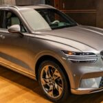 El tamaño de las ruedas afecta significativamente la eficiencia de los EV. Mini Countryman pierde 8 millas al subir de 18 a 19 pulgadas, y el Genesis GV70 sufre una reducción similar de 20 millas. Incluso pequeños detalles de diseño pueden afectar la autonomía diaria, por lo que es crucial tenerlo en cuenta al comprar un eléctrico.