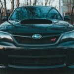 El Mazda CX-5 ofrece un motor potente con 250 caballos de fuerza, combinado con un torque generoso que asegura capacidad de remolque y conducción estable. Por su parte, el Subaru Forester equipa un motor de 2.5 litros con 200 caballos de fuerza y 176 lb-ft de torque, brindando fiabilidad y rendimiento consistente, especialmente en terrenos urbanos y caminos accidentados cercanos a la ciudad.