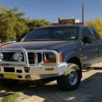 Los Ford F-250 y F-350 Super Duty con motor diésel 6.0L Power Stroke de mediados de 2000 son conocidos por su capacidad de remolque, pero estos modelos desarrollaron problemas graves como fallos en la junta de culata, inyectores defectuosos y roturas en el sistema EGR, resultando en reparaciones extremadamente costosas a medida que los camiones envejecían.