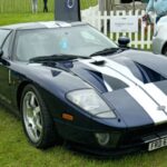 Inspirado en el GT40 original, este modelo moderno ya es un clásico. Producción limitada, diseño icónico y un V8 sobrealimentado lo posicionan como uno de los superdeportivos americanos más cotizados del siglo XXI.