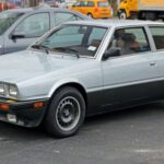 Sobre el papel era ideal: biturbo y diseño italiano. En la práctica, fallos constantes mecánicos y eléctricos arruinaron su reputación, especialmente en EE. UU.