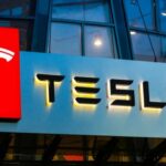 Por último, Tesla continúa siendo polarizante: algunos conductores aman la marca, mientras que otros critican software con errores, ubicaciones de servicio remotas, inconsistencias de autonomía y largas esperas para reparaciones. Frente a fabricantes tradicionales que incursionan en el mercado EV, Tesla queda atrás en calidad de construcción y servicios postventa, lo que impacta directamente en la satisfacción del cliente.