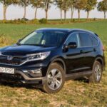 El Honda CR-V es uno de los SUV compactos con mejor historial de durabilidad. Motor, transmisión e interiores resisten bien el paso del tiempo, lo que reduce costos y lo convierte en una opción muy segura para uso familiar.