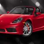 El Porsche 718 Boxster ofrece la experiencia Porsche en formato descapotable y también mantiene valores sólidos en el mercado de usados. Su equilibrio de motor central, calidad de construcción y experiencia de conducción mantiene una demanda constante entre quienes buscan un deportivo premium.