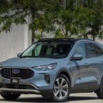 La Ford Escape Hybrid recibe críticas por transiciones bruscas entre motor térmico y eléctrico, además de incidencias en el sistema de baterías.