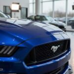 Podría mantenerse la caja manual en versiones tradicionales, acompañada por una automática de 10 marchas. También se menciona la posibilidad de una transmisión de doble embrague en variantes electrificadas de alto desempeño.