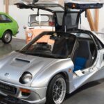 Pequeño, raro y diferente. Este kei car con motor central y puertas tipo ala de gaviota se ha convertido en una joya para coleccionistas. Su exclusividad y estética única están disparando su demanda.