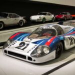 La versión “long tail” del 917, diseñada para maximizar velocidad en recta. Su aerodinámica extrema y producción mínima lo convierten en una rareza absoluta dentro del mundo Porsche.