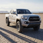La Toyota Tacoma es una de las camionetas medianas más resistentes del mercado. Su reputación de durabilidad, capacidad todoterreno y valor de reventa la han convertido en una leyenda entre los vehículos utilitarios. Incluso después de muchos años de uso, suele mantener un funcionamiento fiable.