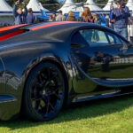 Este modelo marcó historia al superar las 300 mph en 2019 durante pruebas en Alemania.

Su motor W16 quad-turbo de 8 litros produce 1.578 hp, convirtiéndolo en uno de los autos de producción más rápidos jamás construidos.