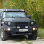 Especializada en SUVs y limusinas blindadas, como Dartz Prombron y Kombat T-98, combina seguridad máxima con interiores lujosos y motores potentes. Su producción ultraespecializada y de alto costo lo hace inaccesible como marca de volumen en EE. UU.