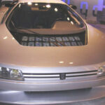 El Peugeot Oxia fue un prototipo diseñado como demostración tecnológica de la marca francesa. Equipado con un motor V6 biturbo y una aerodinámica avanzada, solo se construyeron dos unidades, lo que lo convierte en uno de los concept cars más raros e interesantes de su época.